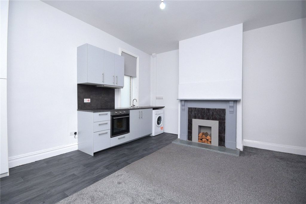 Property photo 3 of 8 Picture No. 05