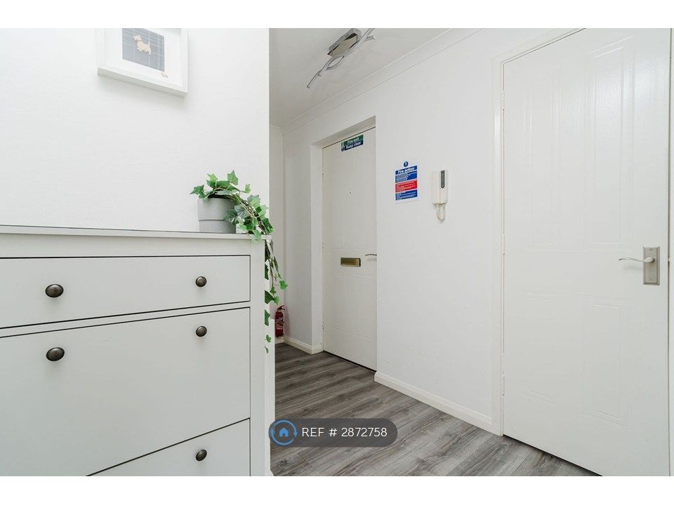 Property photo 2 of 33 Hallway