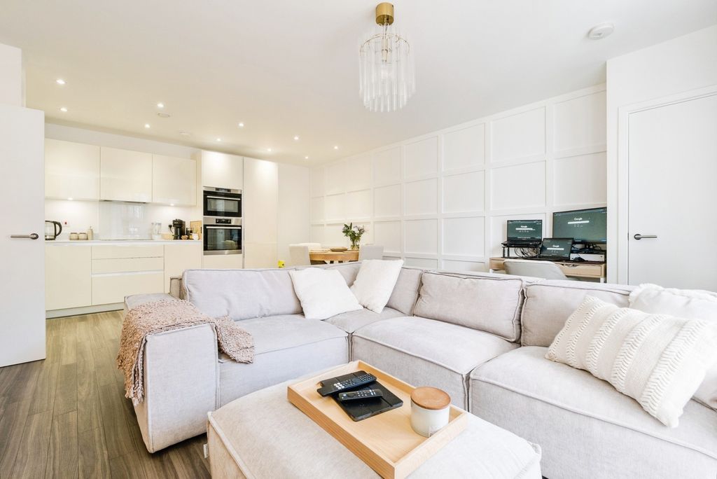 Property photo 3 of 24 Pbox-Img.Jpg
