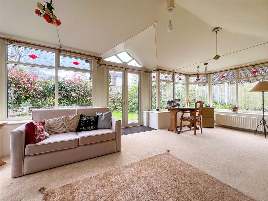 Property photo 2 of 42