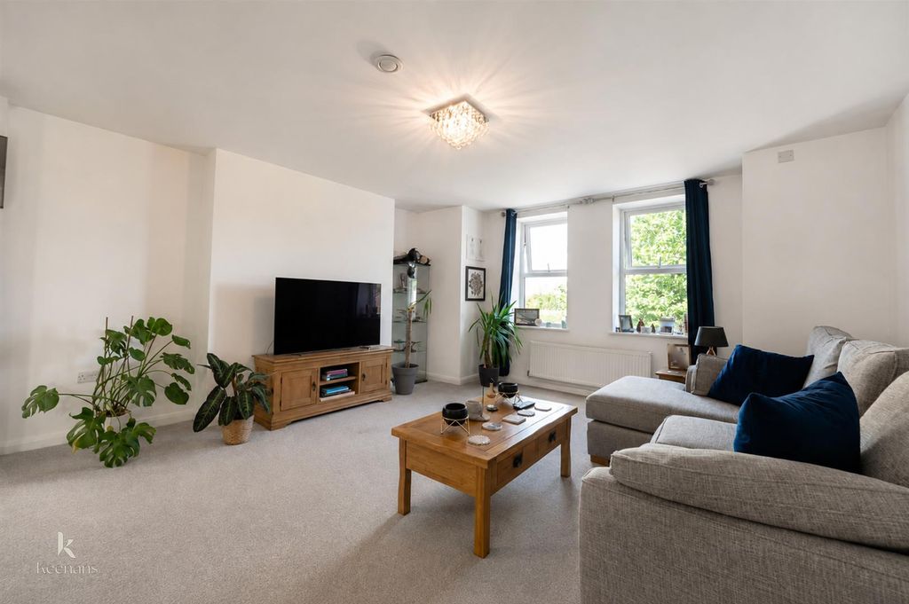 Property photo 2 of 18 Oak-13.Jpg