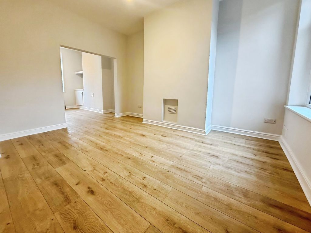 Property photo 3 of 15 Picture No. 02