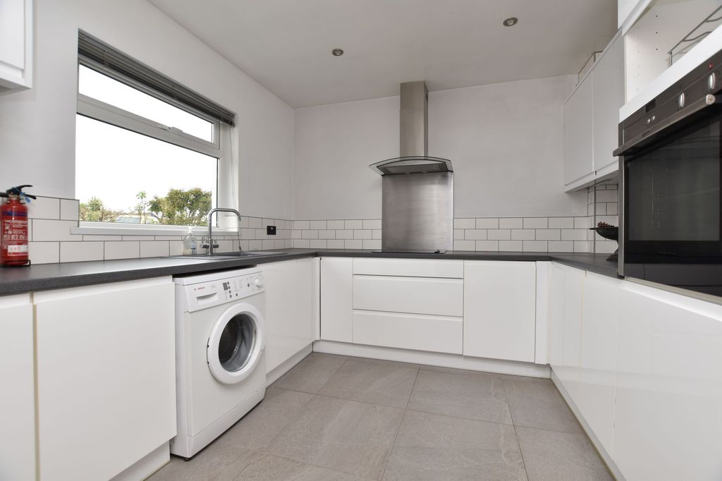 Property photo 2 of 11 Kitchen