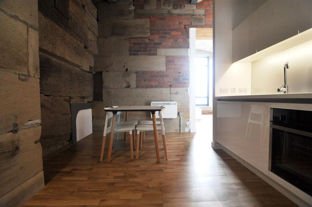 Property photo 2 of 8 Kitchen