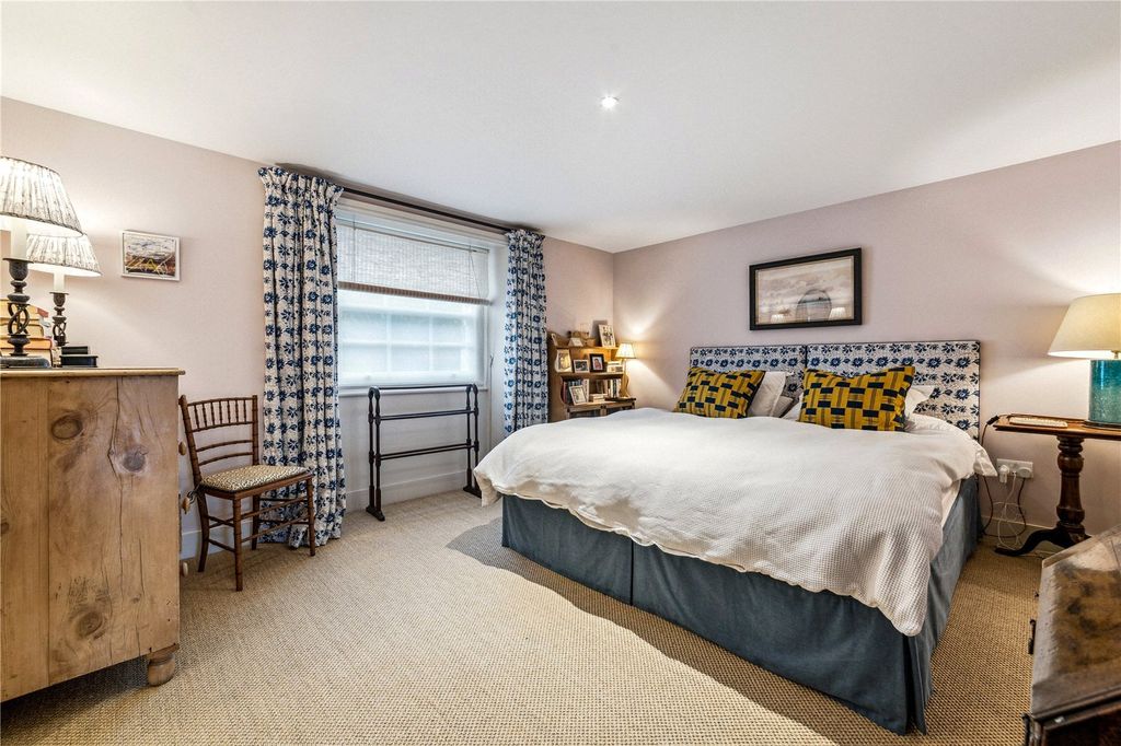 Property photo 3 of 14 Bedroom