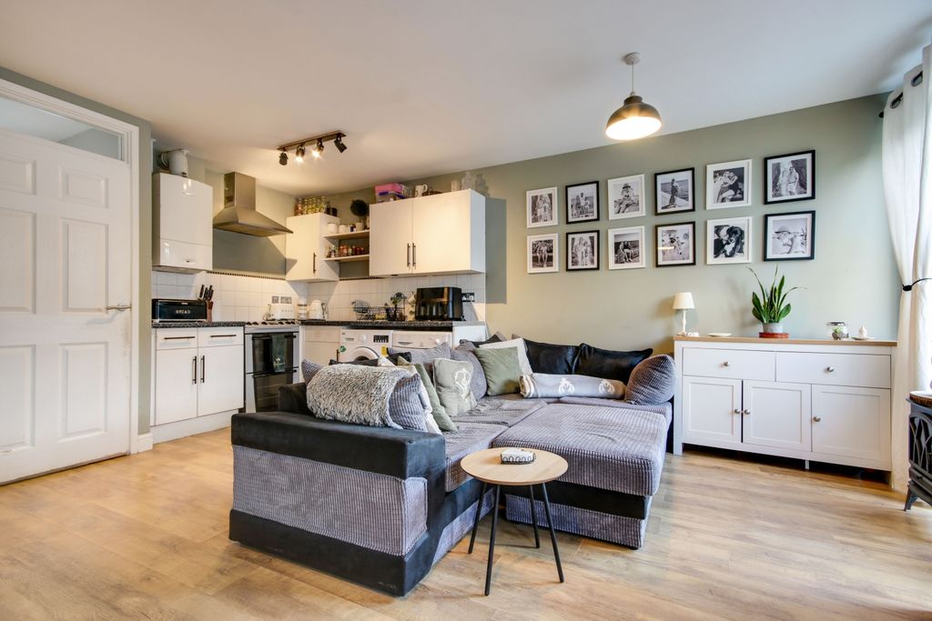 Property photo 3 of 10 Img_9061-Img_9063