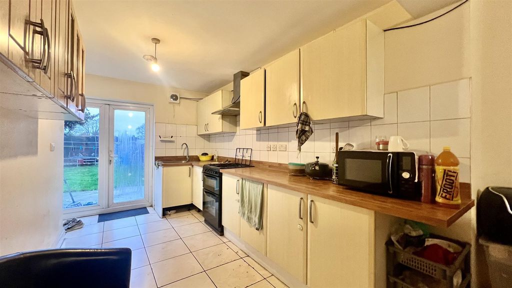 Property photo 1 of 9 Kitchen