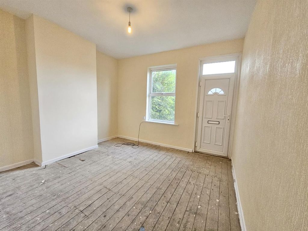 Property photo 3 of 11 d2905c10-3d3B-412A-B6Bc-Dd4F2E417c78.Jpeg