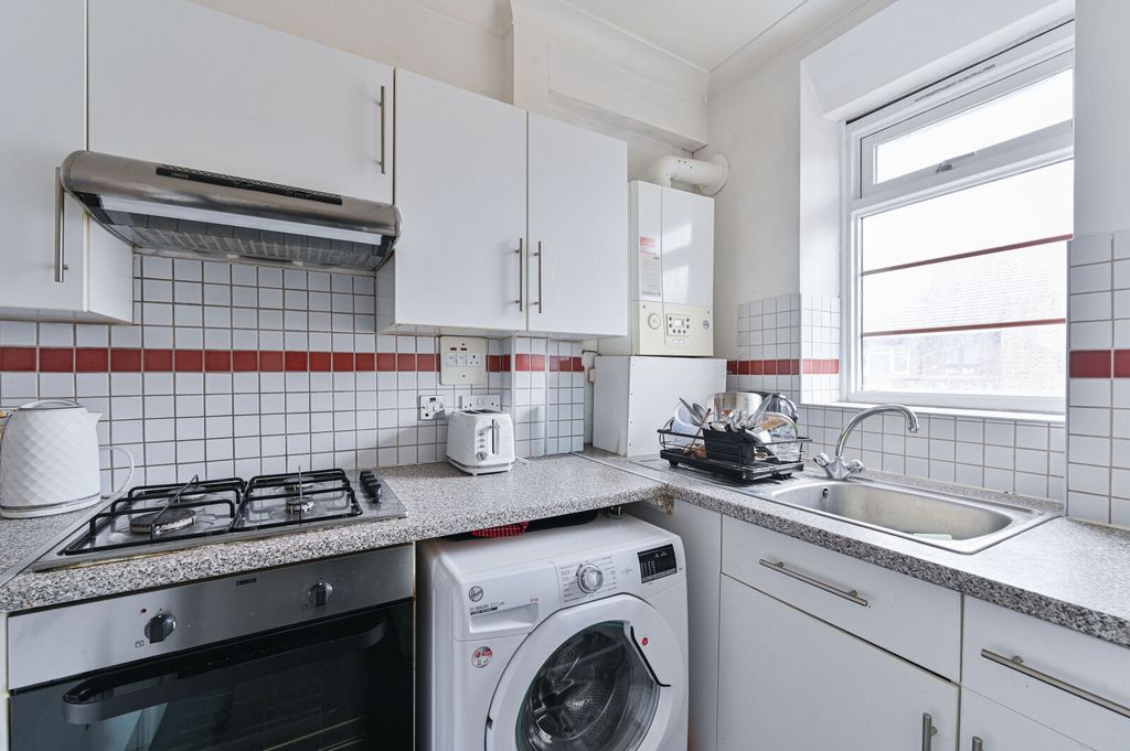 Property photo 2 of 33