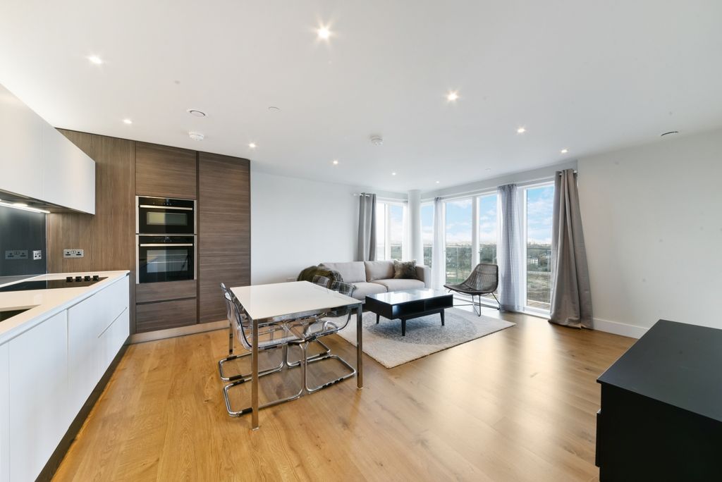 Property photo 3 of 12 Living