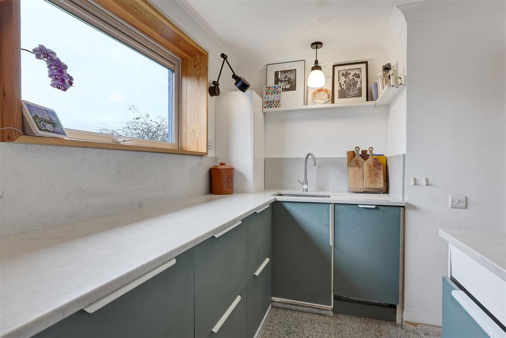 Property photo 3 of 18 Img (5).Jpg