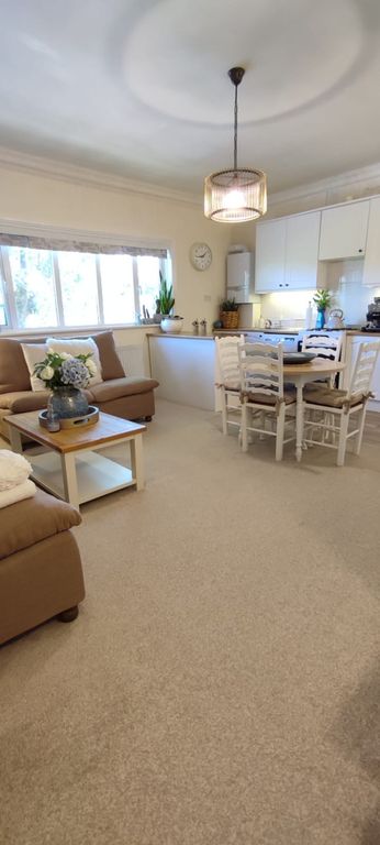 Property photo 3 of 24 Lounge/Kitchen