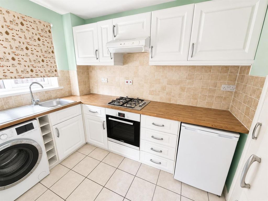 Property photo 2 of 9 Kitchen