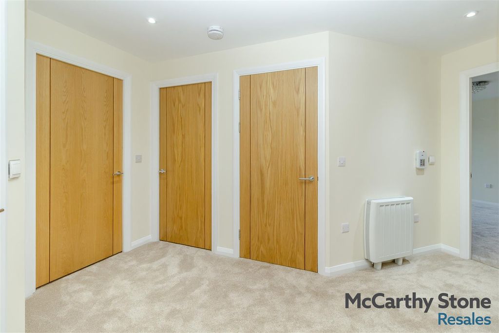 Property photo 2 of 29 8692590-Interior12.Jpg