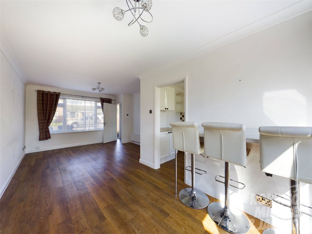 Property photo 3 of 11 Picture No. 12