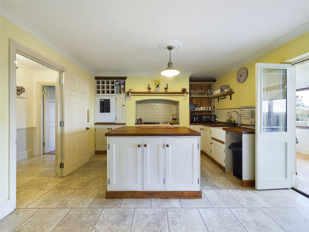 Property photo 3 of 46 Picture No. 16