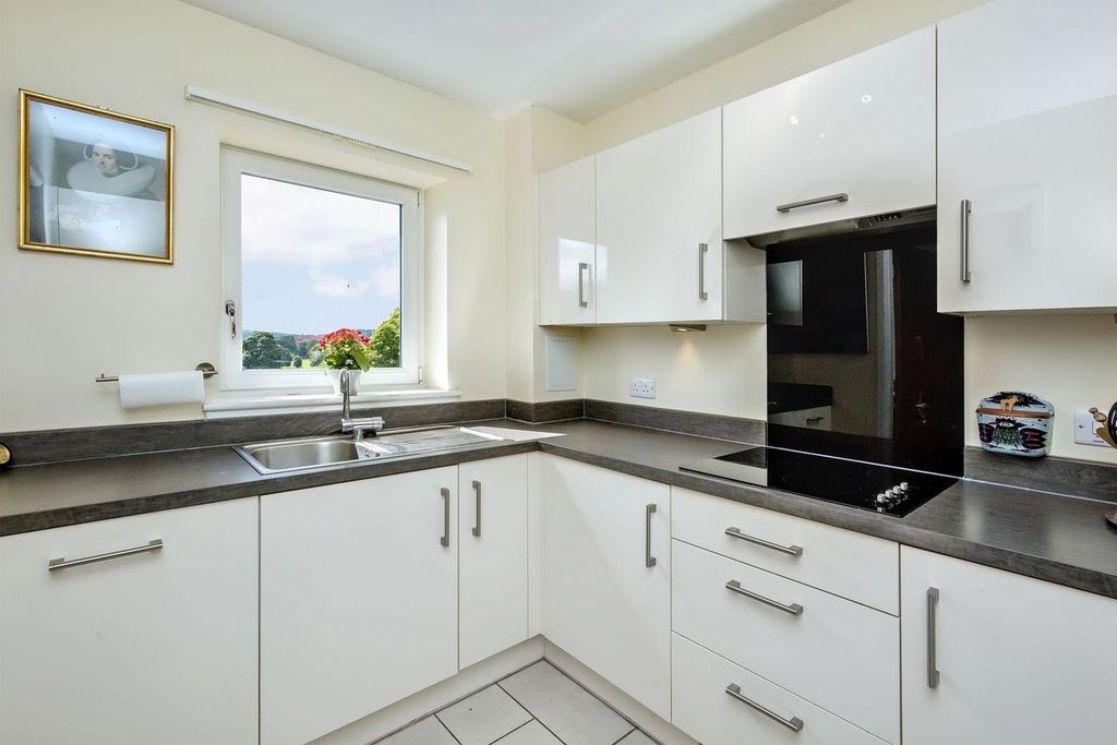 2 bed flat for saleIsla Road, Perth PH2 photo 4