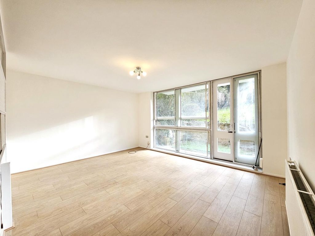 Property photo 1 of 9 Living Room