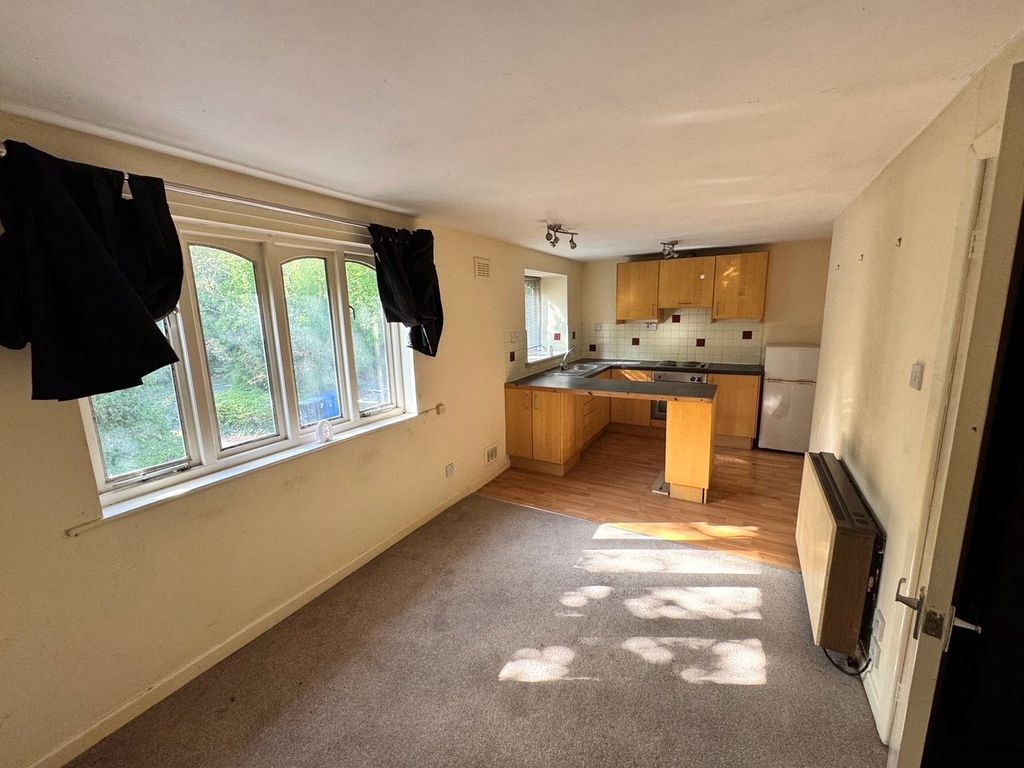 Property photo 2 of 9 Kitchen