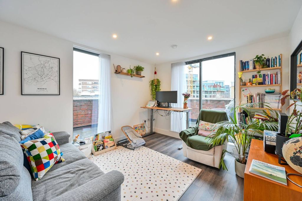 Property photo 3 of 14