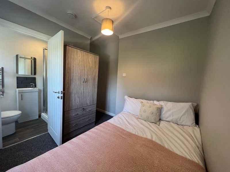 Property photo 1 of 15 Photo 5