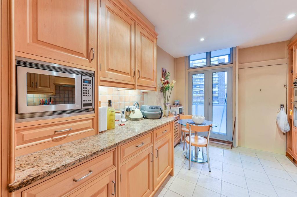 Property photo 2 of 27