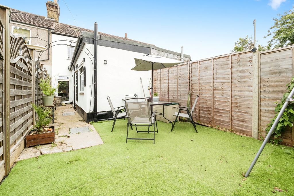 Property photo 2 of 16 Garden