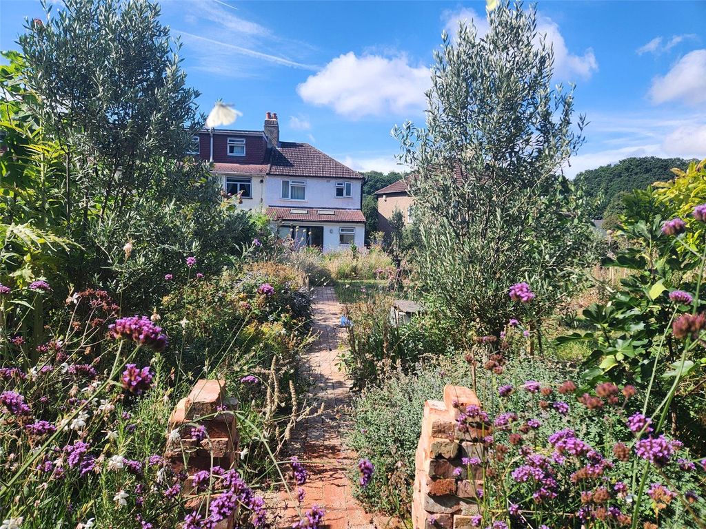 Property photo 2 of 16 Picture 2