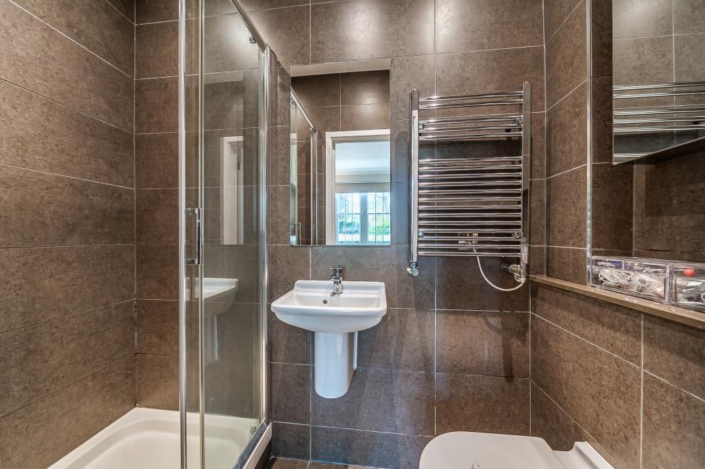 Property photo 3 of 20 Bathroom