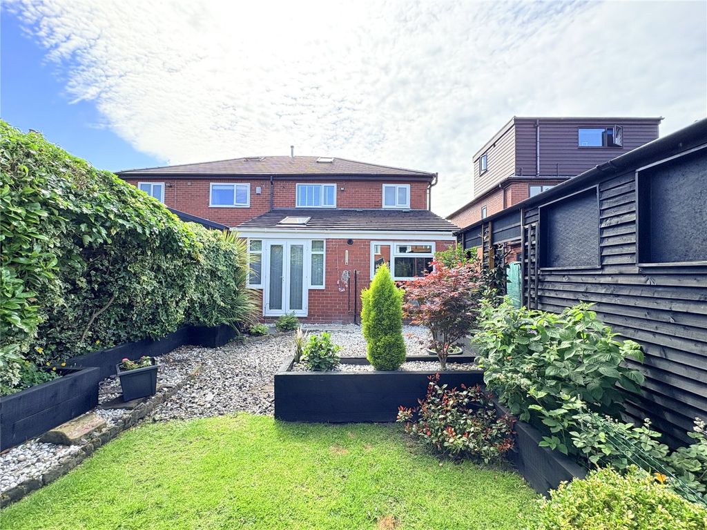 Property photo 2 of 32 Picture No. 35