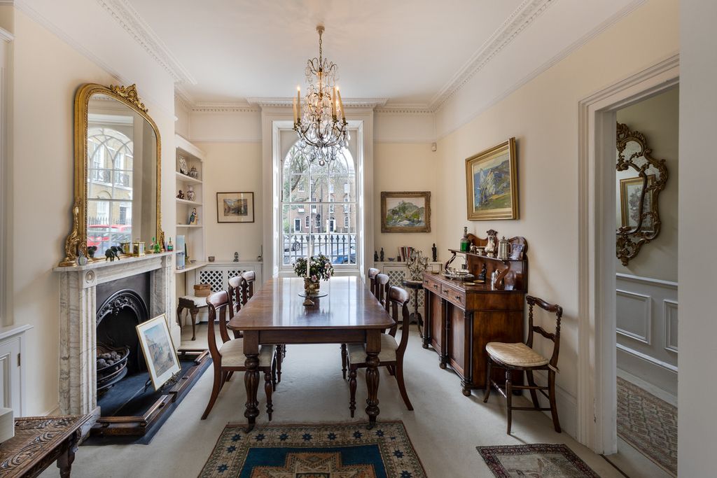 Property photo 3 of 32