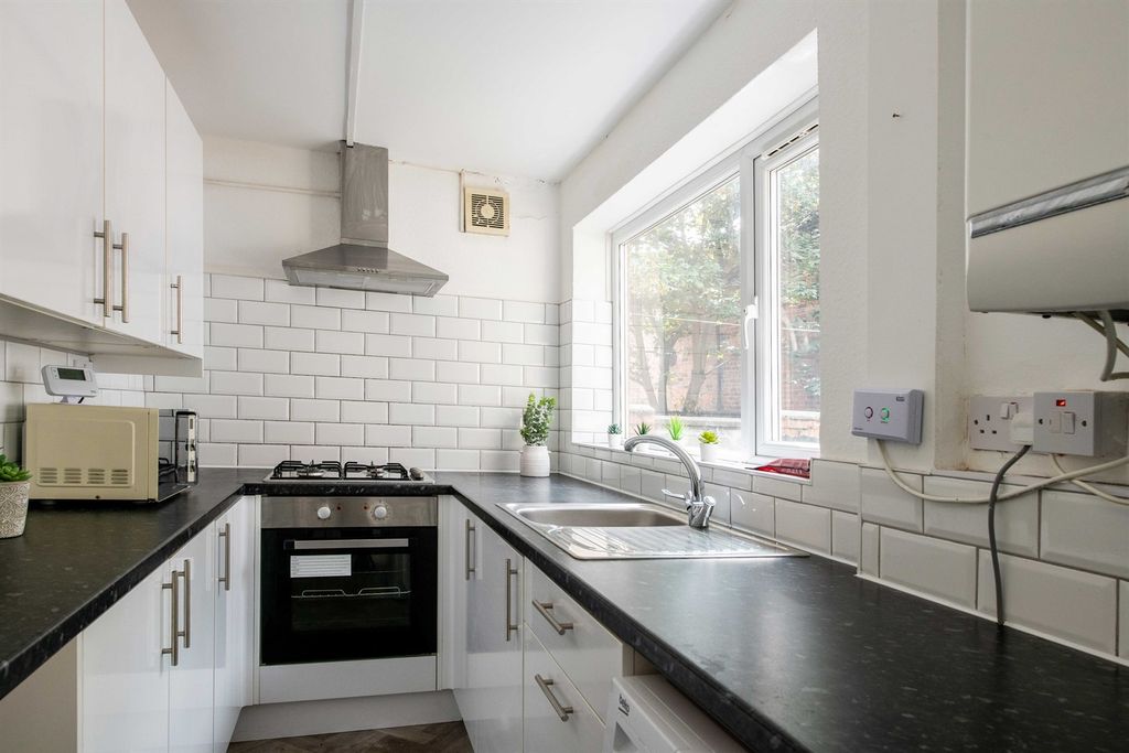 Property photo 1 of 8 (Main)