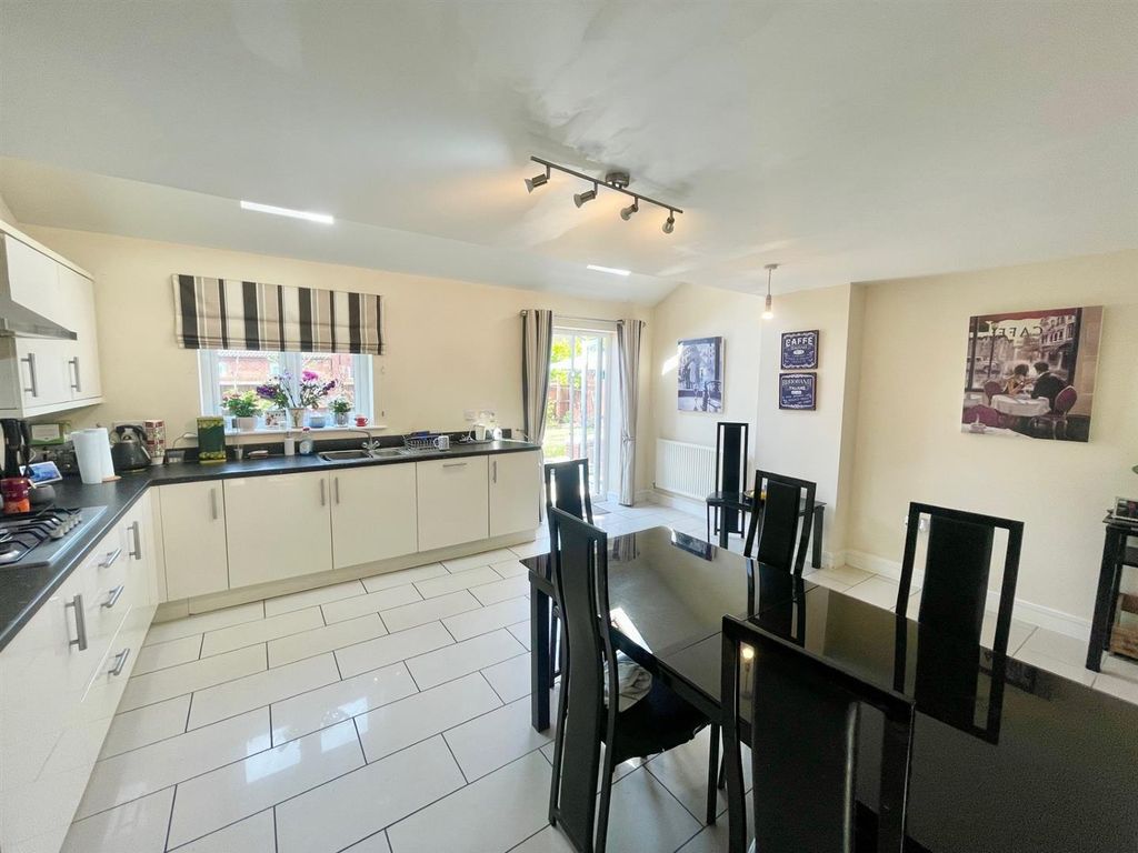 Property photo 2 of 19 Kitchen 2.Jpg