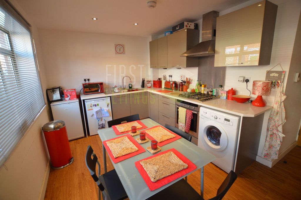 Property photo 1 of 7 Open Plan Kitchen - Living