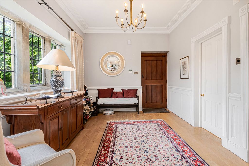 Property photo 3 of 29 Entrance Hall