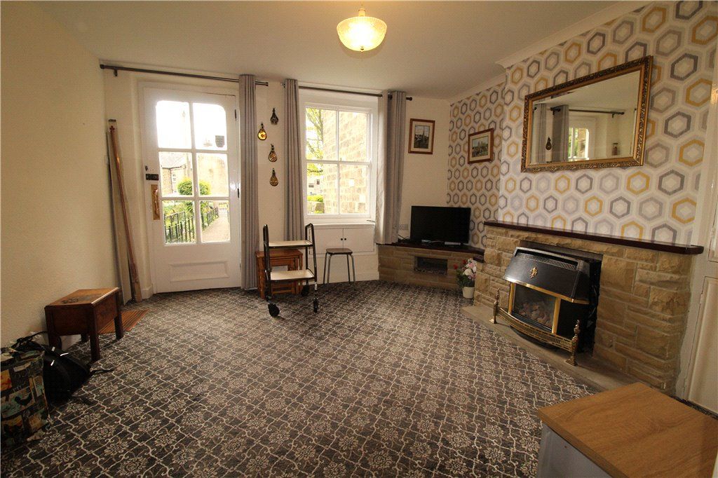 Property photo 3 of 9 Lounge