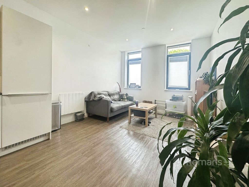 Property photo 3 of 6 Pbox-Img.Jpg