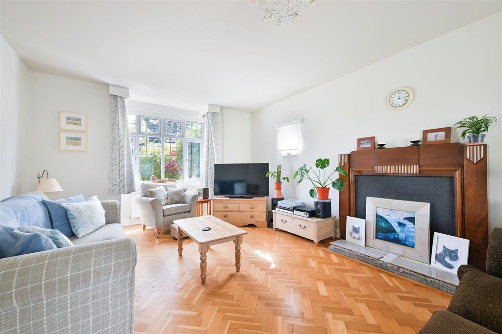 Property photo 2 of 28 Hookfield, (6).Jpg