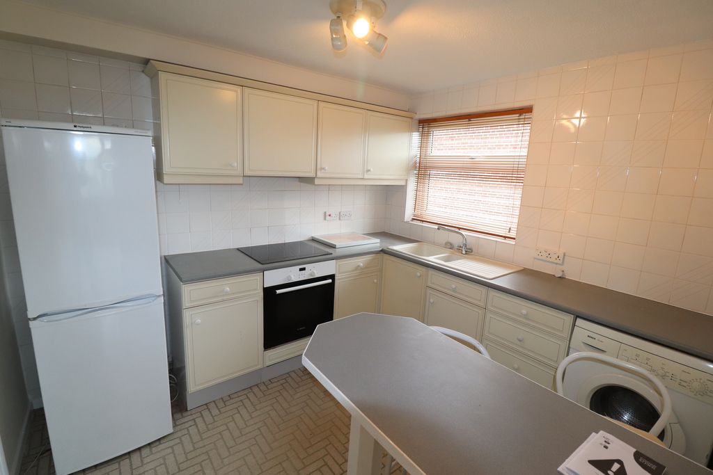 Property photo 2 of 8 Kitchen Breakfast Room
