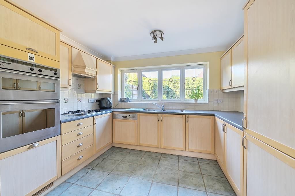 Property photo 3 of 26 Kitchen