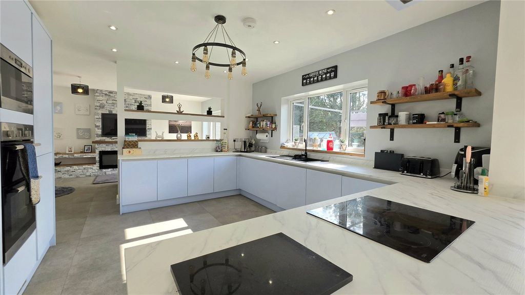 Property photo 2 of 35 Picture No. 33