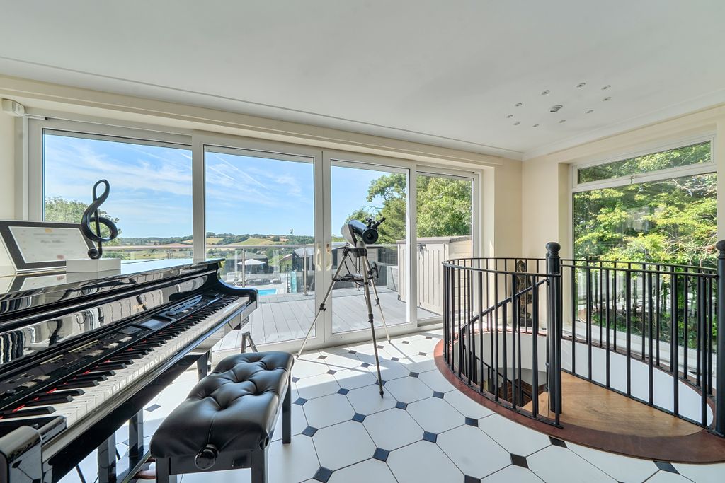 Property photo 3 of 21 Piano Room