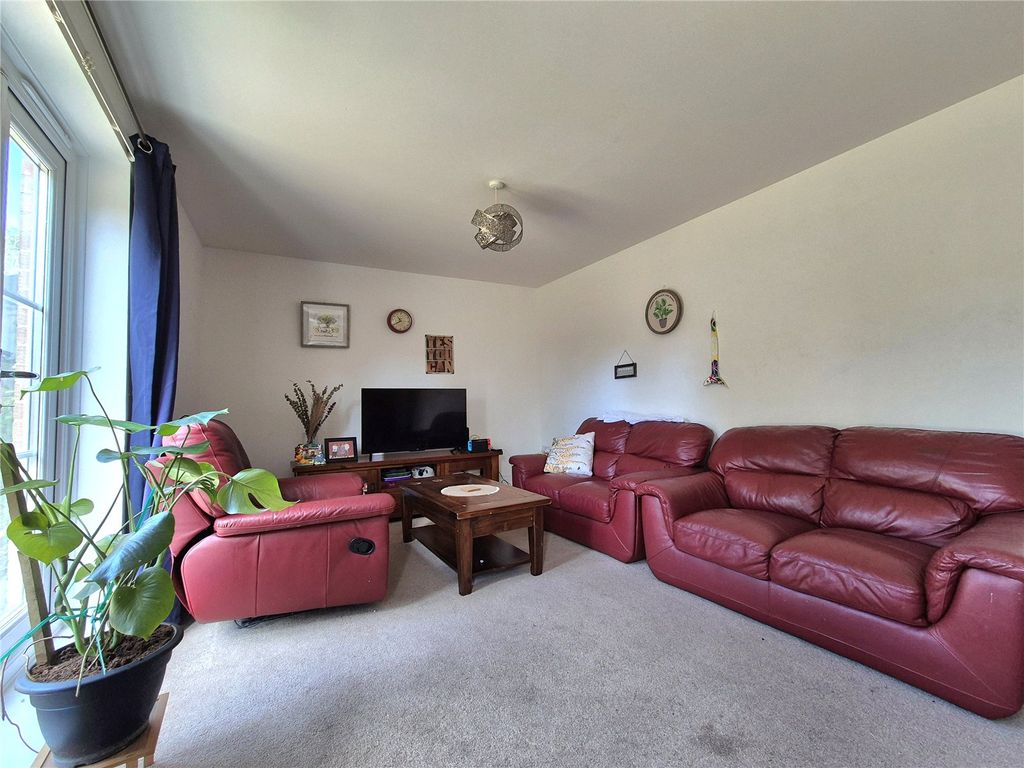 Property photo 2 of 9 Picture No. 10
