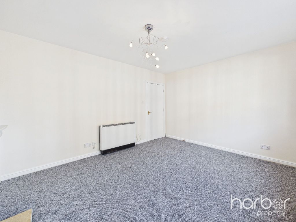 Property photo 3 of 14 4930775