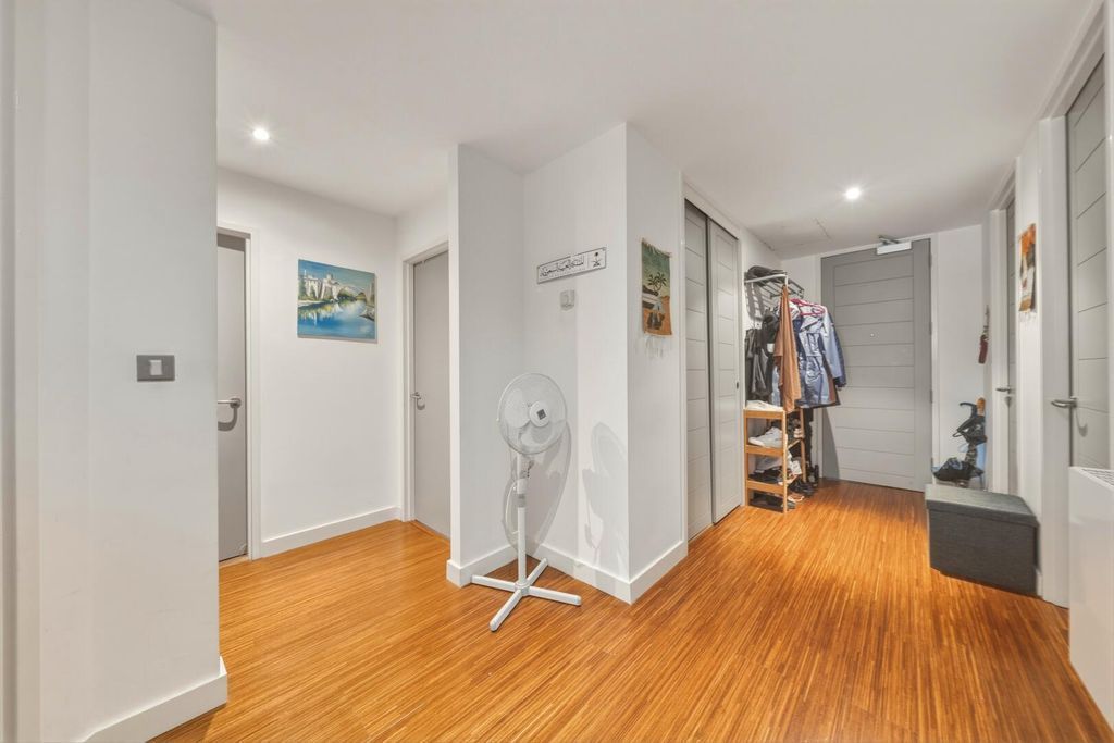 Property photo 3 of 22 Hallway