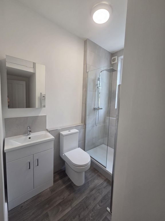 Property photo 3 of 9 Bathroom