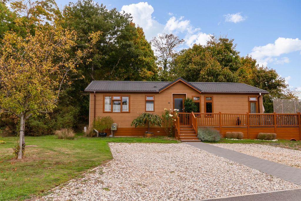 Property photo 1 of 18 Outside