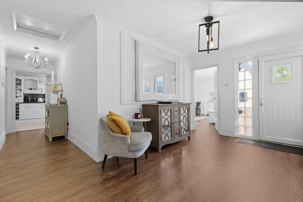 Property photo 3 of 28 Picture No. 22