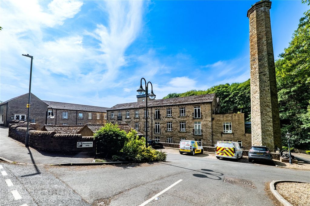 Property photo 1 of 14 Complex