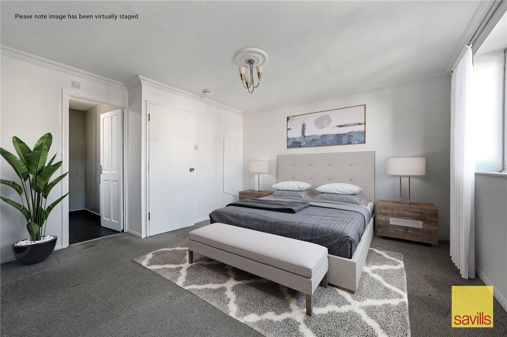 Property photo 2 of 18 Bedroom